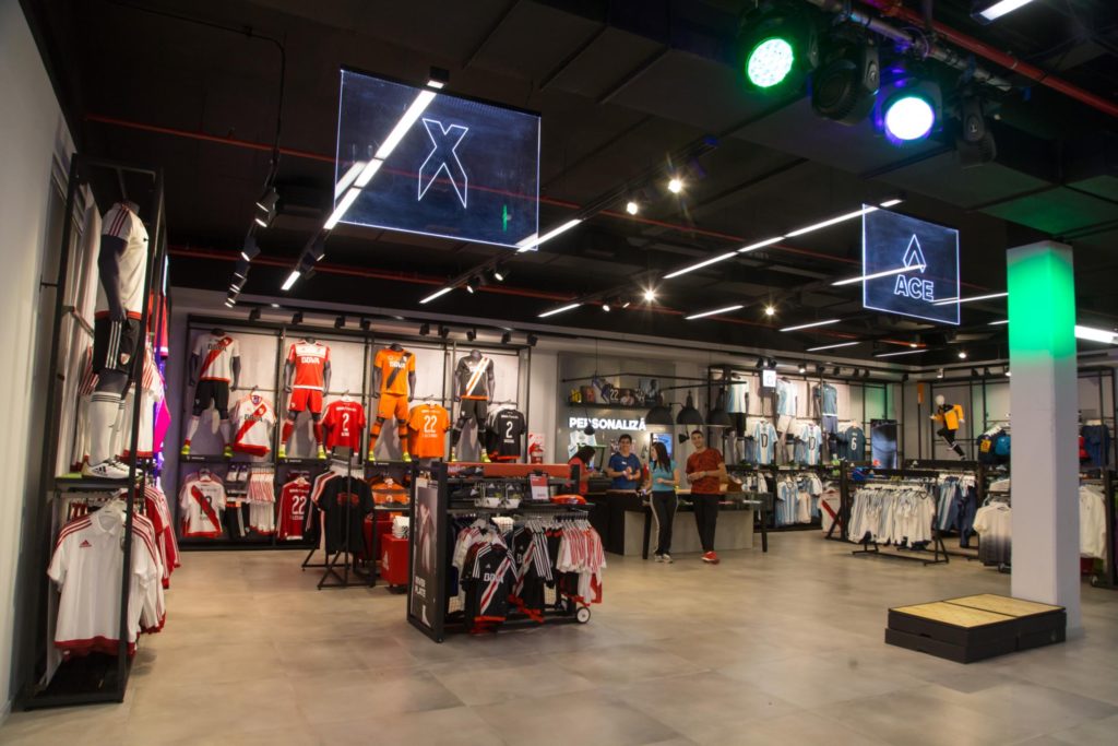 adidas unicenter shopping telefono